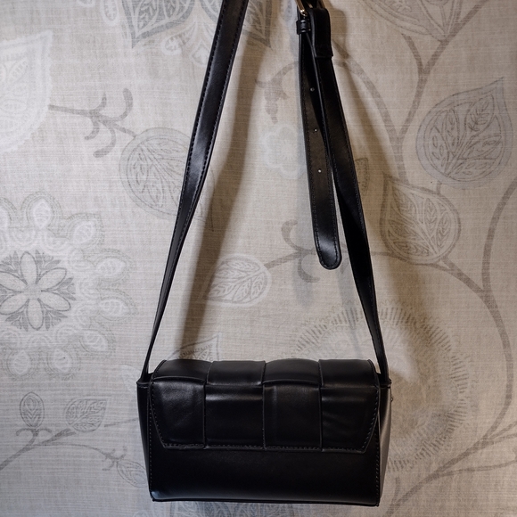 The Unbranded Brand Handbags - Elegant Black Crossbody Bag